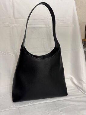 Classic Black Shoulder Bag genuine leather made in Italy! - Sleek Everyday Style